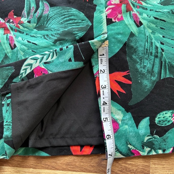Lord & Taylor cotton multi color jungle print pencil skirt - Picture 4 of 6